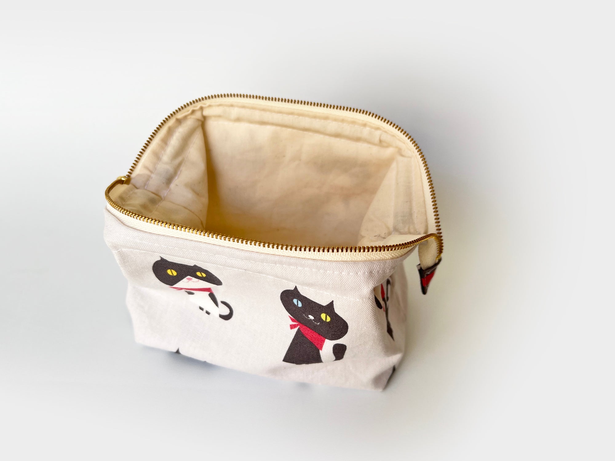 Wire Frame Makeup pouch, Cat print white