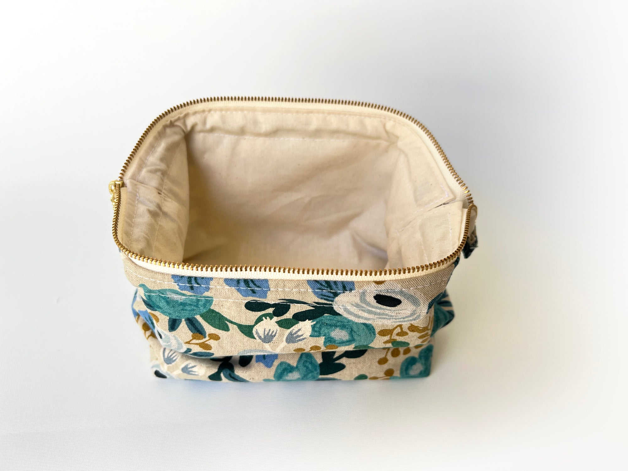 Wire Frame pouch, floral print blue